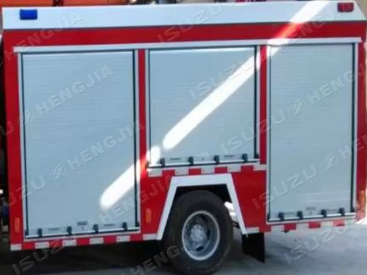 Рама алюминиевого сплава и дверь застря