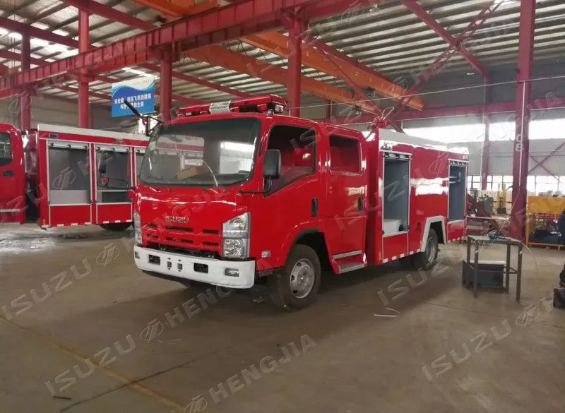 Пожарная машина Isuzu NPR/700p