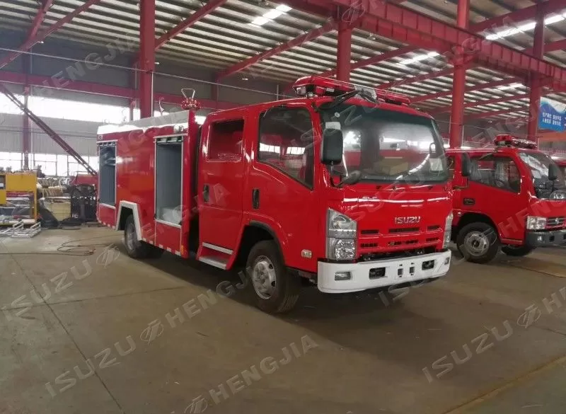 Пожарная машина Isuzu NPR/700p